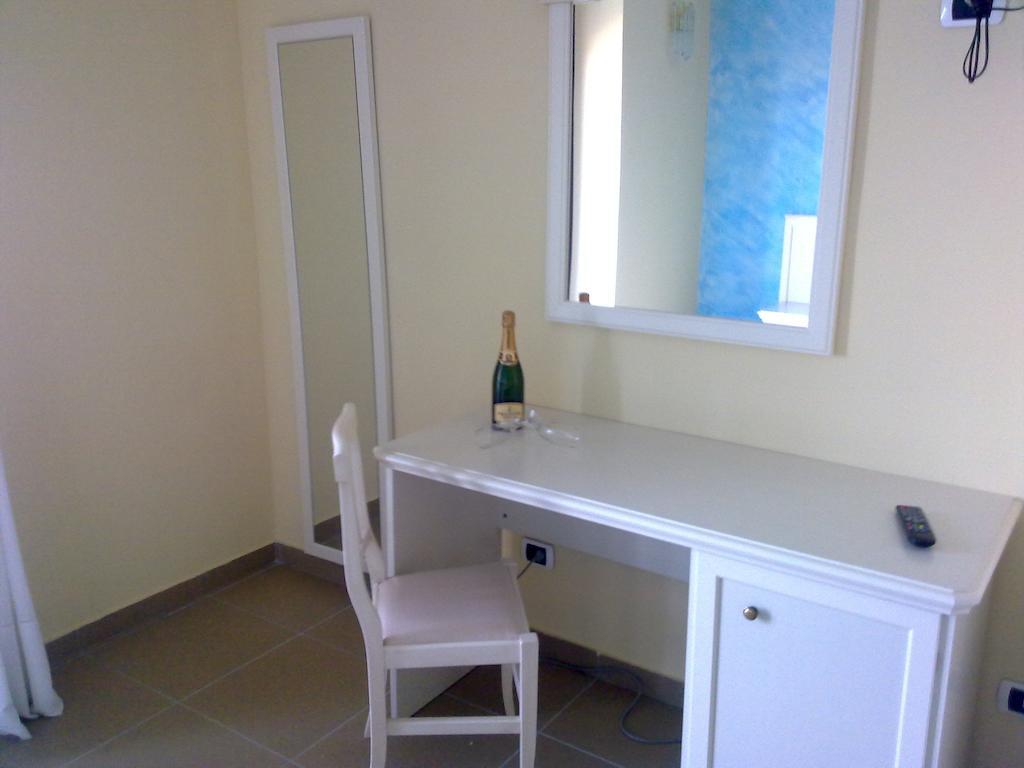 Hotel Cicasub Crotone Habitación foto